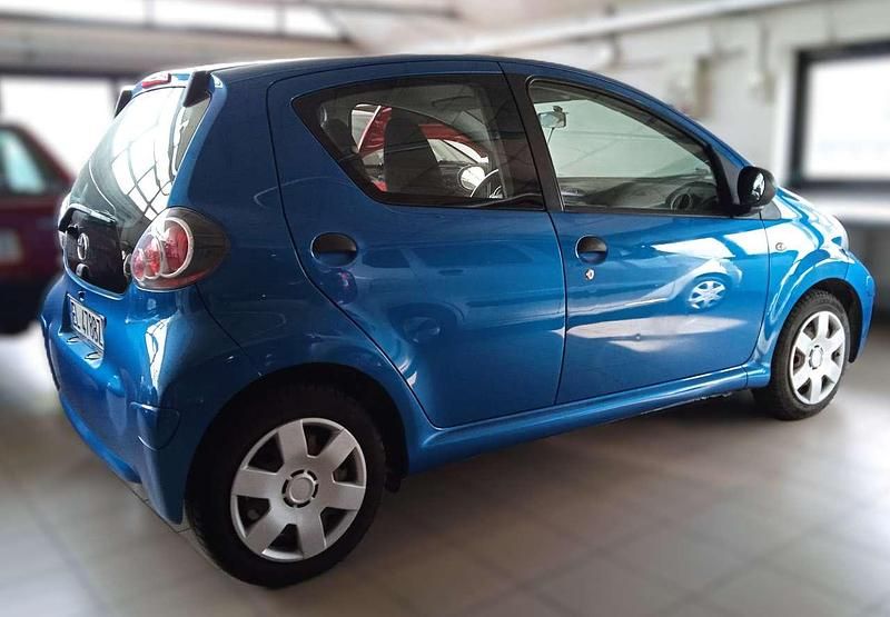 Usata Toyota Aygo Connect Style 68 CV (50 kW) 2011 Blu/azzurro Utilitaria