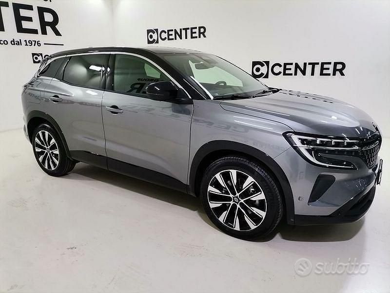 Käytetty Renault Austral Techno 200 HP (147 kW) 2024 Harmaa Katumaasturi