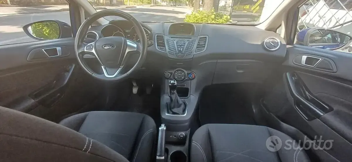 Usata Ford Fiesta Titanium 75 CV (55 kW) 2015 Blu/azzurro Utilitaria