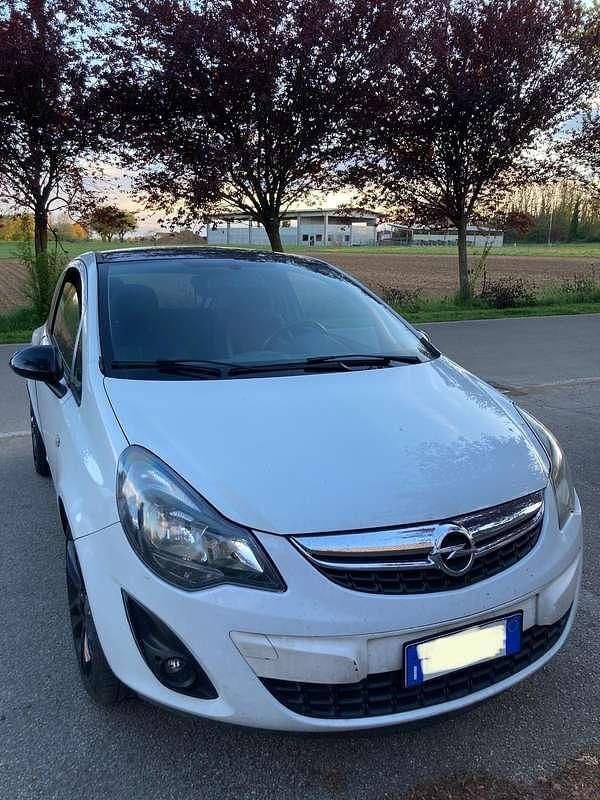 Usata Opel Corsa 75 CV (55 kW) 2013 Bianco Utilitaria