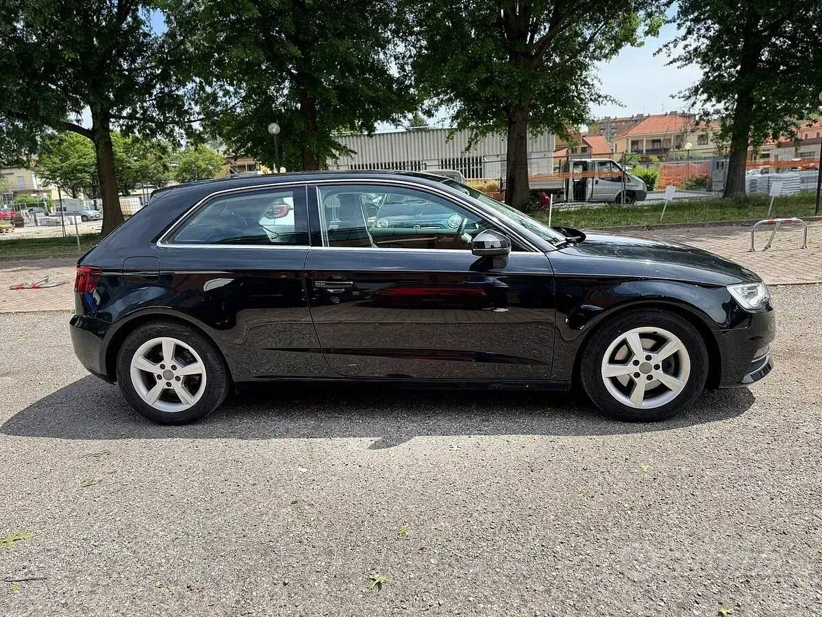 Käytetty Audi A3 Ambition 150 HP (110 kW) 2012 Musta Viistoperä