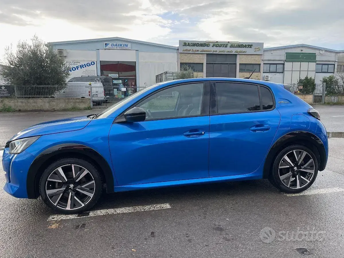 Usata Peugeot 208 Allure 101 CV (74 kW) 2020 Blu Utilitaria