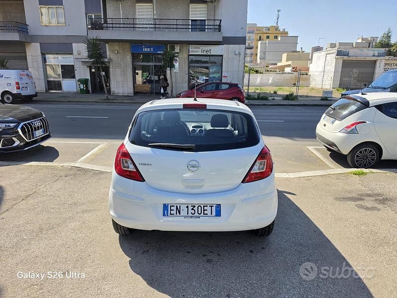 Usata Opel Corsa 85 CV (62 kW) 2012 Bianco Utilitaria