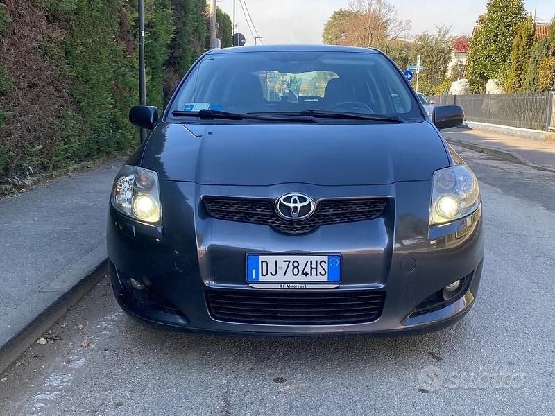 Usata Toyota Auris 177 CV (130 kW) 2007 Grigio Berlina