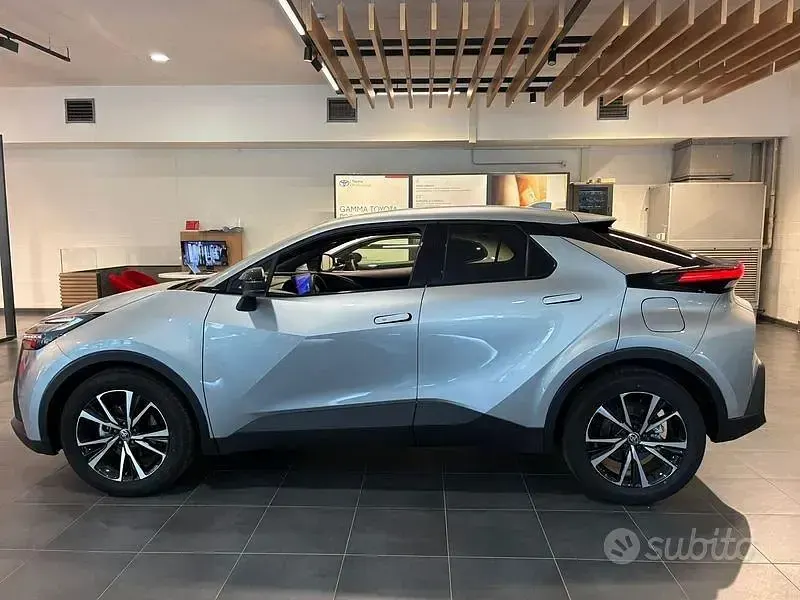 Nuevo Toyota C-HR Trend 2026 Gris SUV