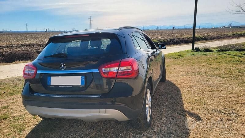 Usata Mercedes GLA200 Executive 136 CV (100 kW) 2015 Nero SUV
