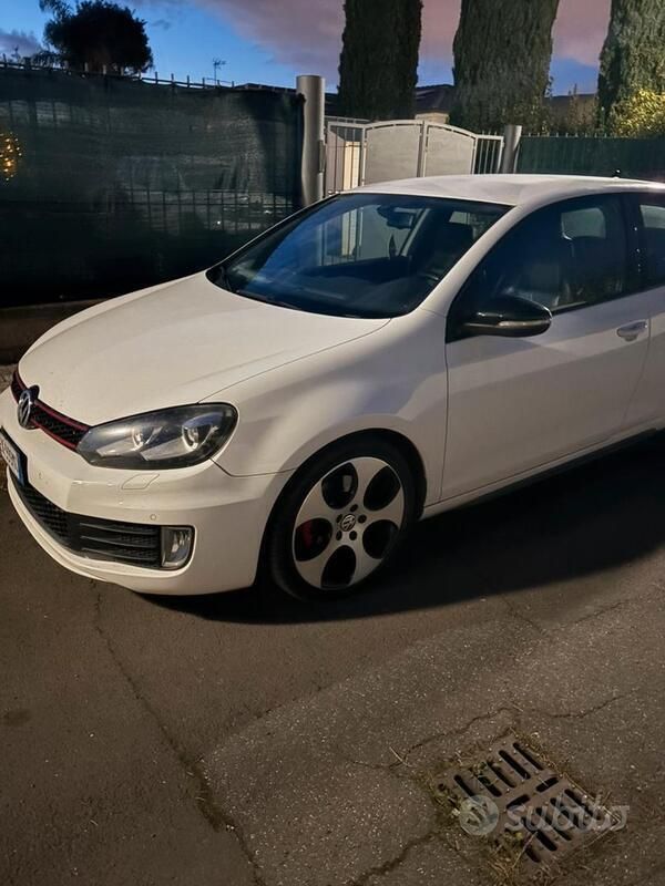 Bianco Usata 2011 VW Golf VI GTI Coupé | 10.000 € (Buon prezzo) - Immagine 1/4