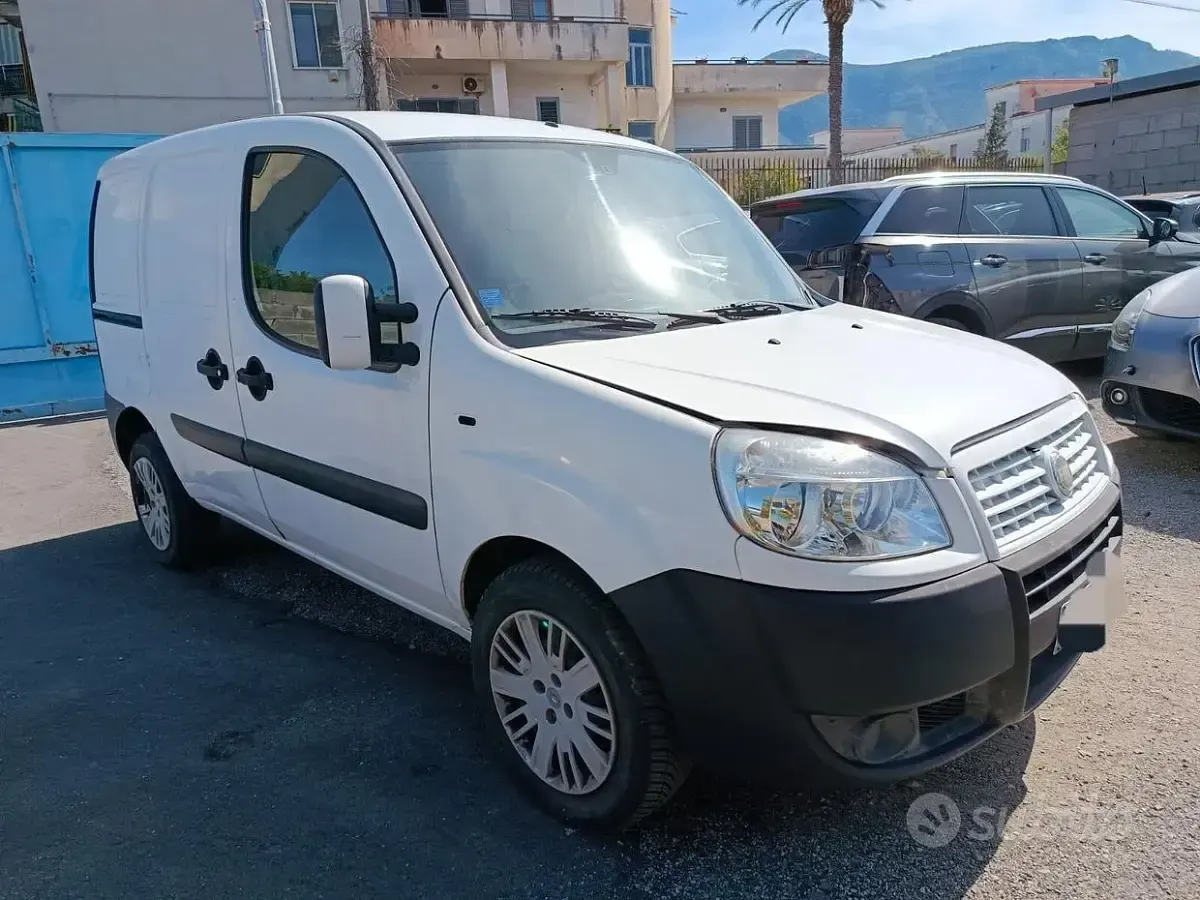 Usata Fiat Doblò 105 CV (77 kW) 2007 Bianco Monovolume