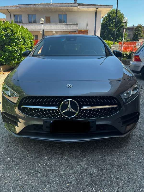 Usata 2022 Mercedes A250 Premium Tre volumi | 31.000 € (Buon prezzo) - Immagine 1/4