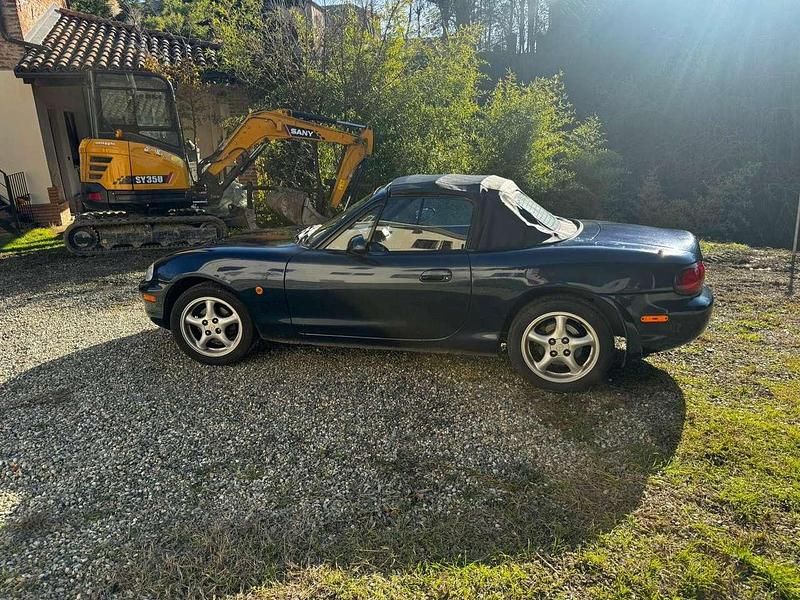 Usata Mazda MX5 110 CV (80 kW) 1998 Montego blue Cabrio