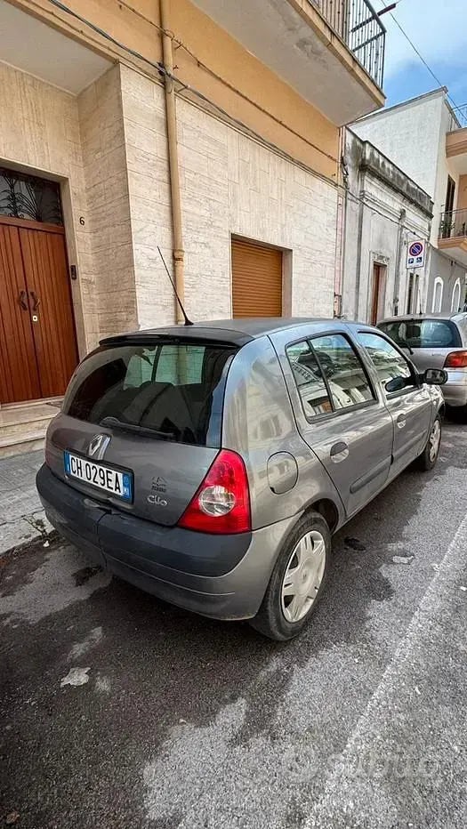 Usata Renault Clio II 65 CV (47 kW) 2003 Grigio Berlina