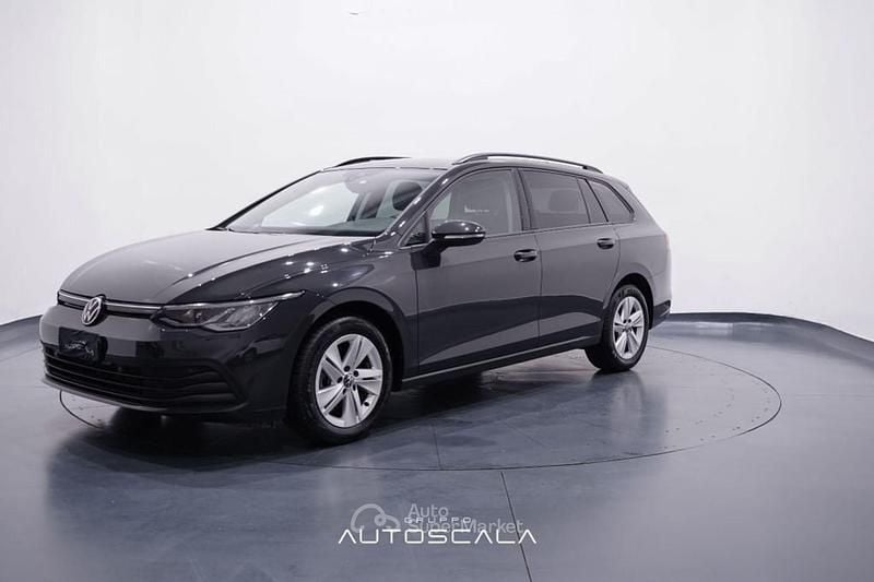 Usata VW Golf VIII Life 131 CV (96 kW) 2022 Grigio urano Station wagon