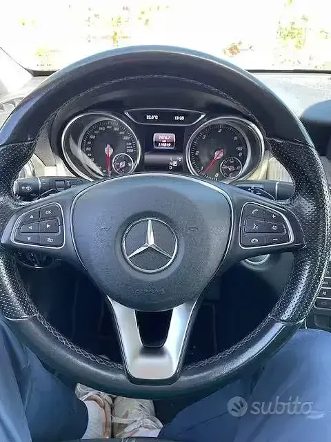 Usata Mercedes GLA200 136 CV (100 kW) 2018 Bluazzurro SUV