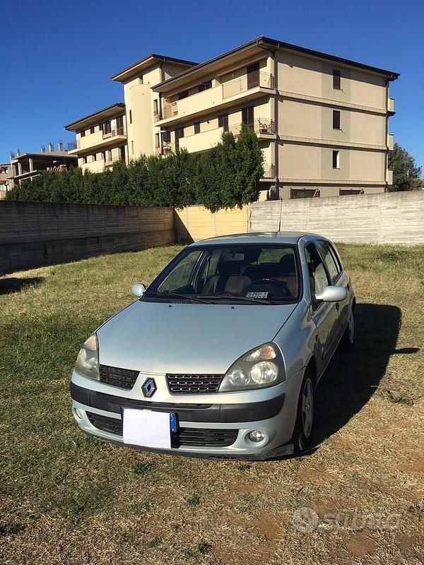 Usata Renault Clio II 65 CV (47 kW) 2006 Grigio Berlina