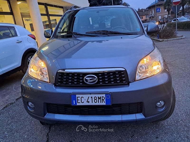 Usata Daihatsu Terios 105 CV (77 kW) 2010 Gray SUV
