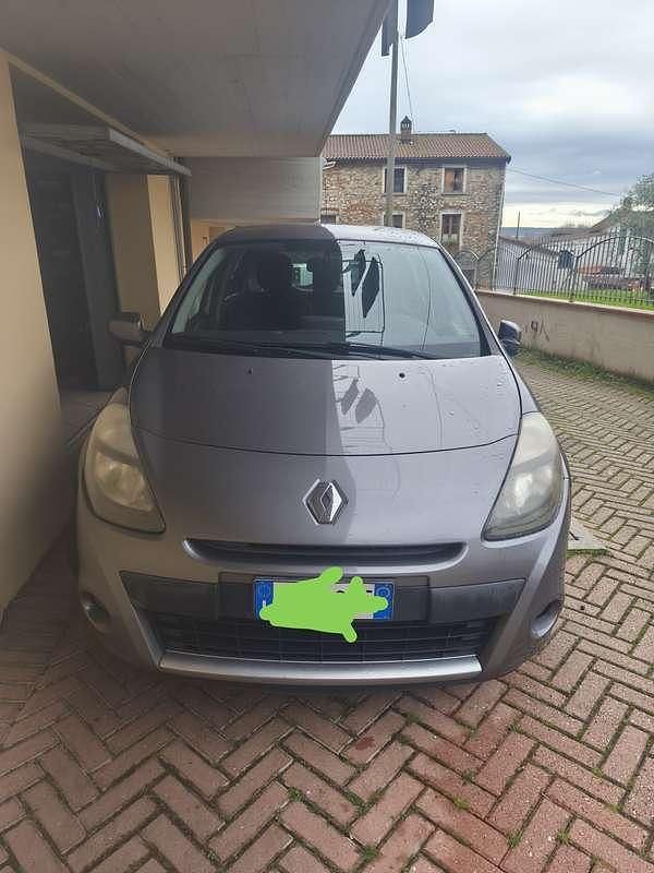 Usata Renault Clio II Dynamique 75 CV (55 kW) 2011 Grigio Berlina