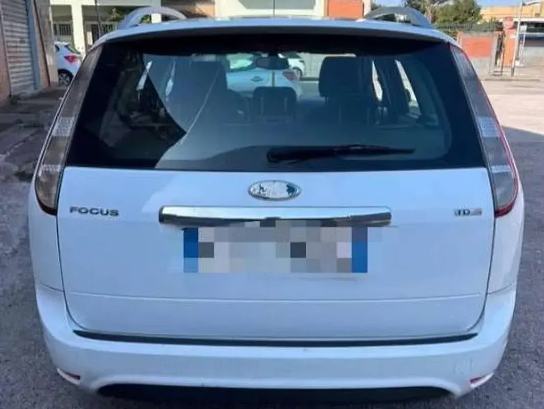 Usata Ford Focus 90 CV (66 kW) 2008 Bianco Berlina