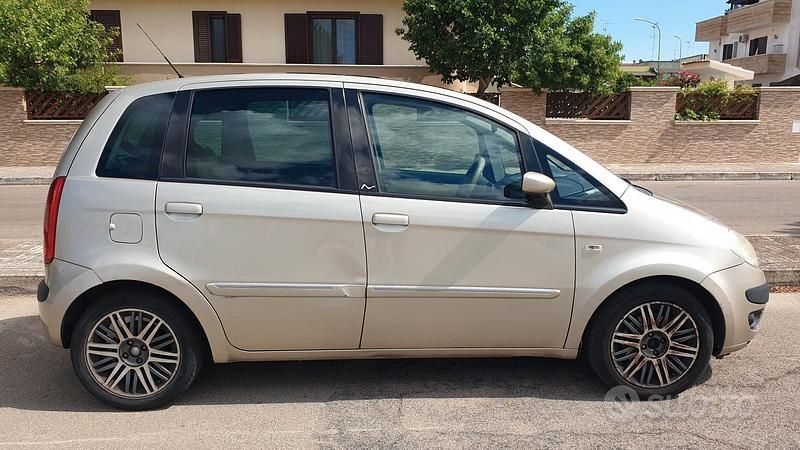 Usata Lancia Musa 90 CV (66 kW) 2007 Monovolume