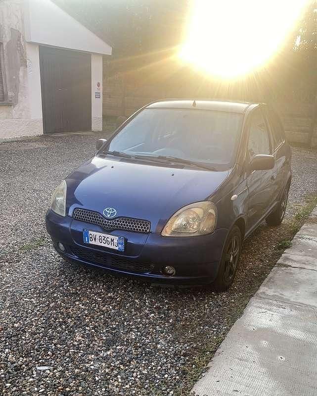 Usata Toyota Yaris 86 CV (63 kW) 2001 Berlina