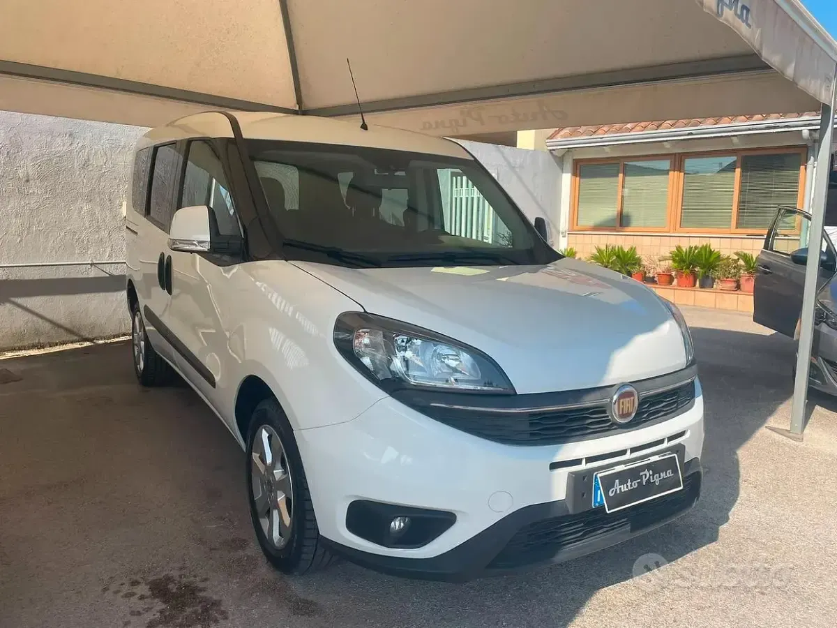 Usata Fiat Doblò Lounge 120 CV (88 kW) 2019 Bianco Monovolume