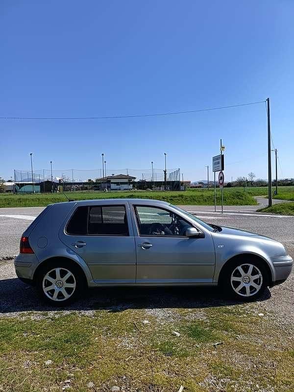 Usata VW Golf IV Highline 105 CV (77 kW) 2003 Berlina