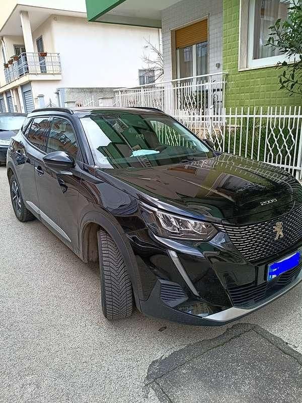 Usata Peugeot 2008 Allure 102 CV (75 kW) 2022 SUV
