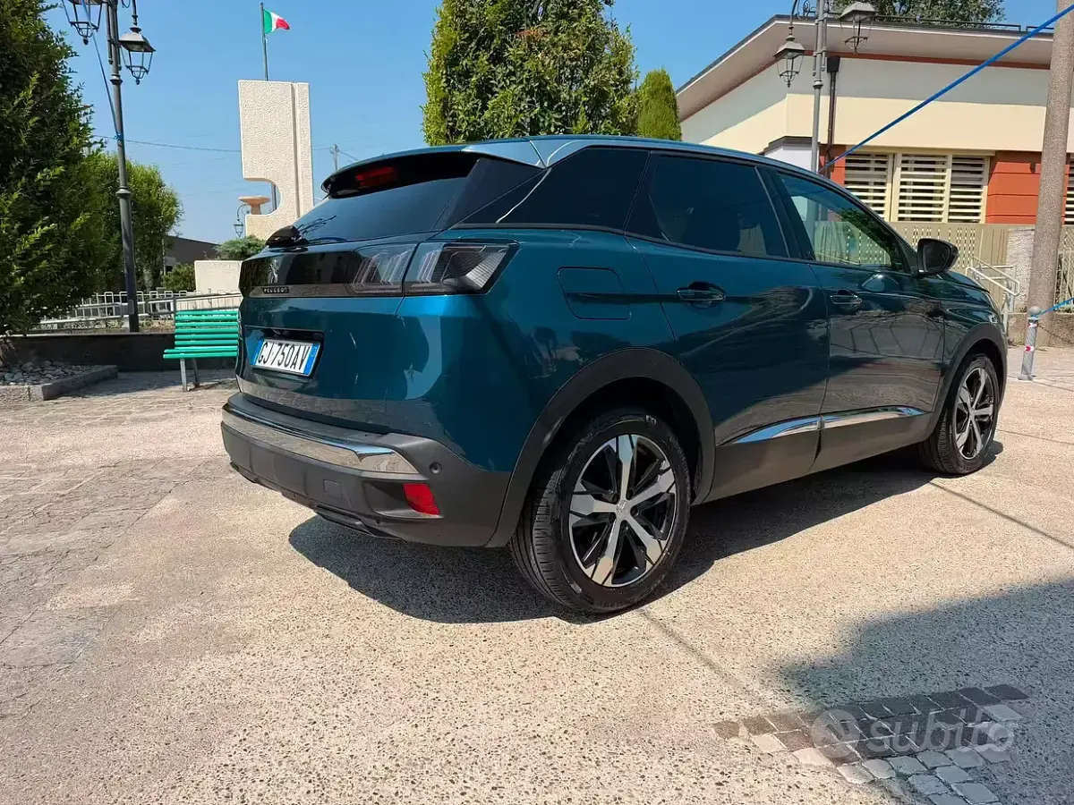 Usata Peugeot 3008 131 CV (96 kW) 2022 Verde SUV