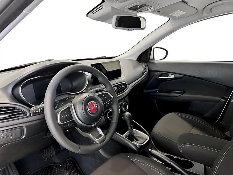 Usata Fiat Tipo Cross 131 CV (96 kW) 2024 Bianco gelato Berlina