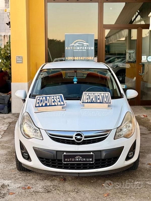 Usata Opel Corsa Cosmo 75 CV (55 kW) 2011 Bianco Berlina