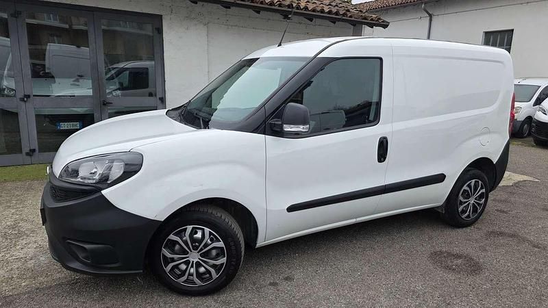Usata Fiat Doblò Business 95 CV (69 kW) 2021 Bianco / pastello Monovolume