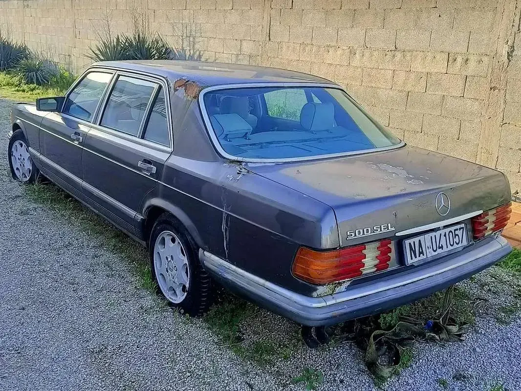 Usata Mercedes 500 231 CV (169 kW) 1983 Argento Berlina