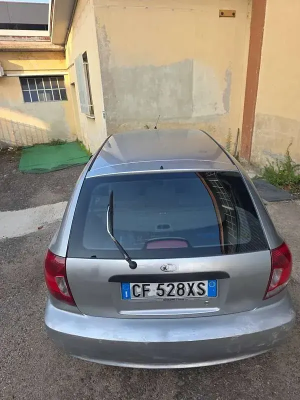 Usata Kia Rio 82 CV (60 kW) 2003 Grigio Berlina