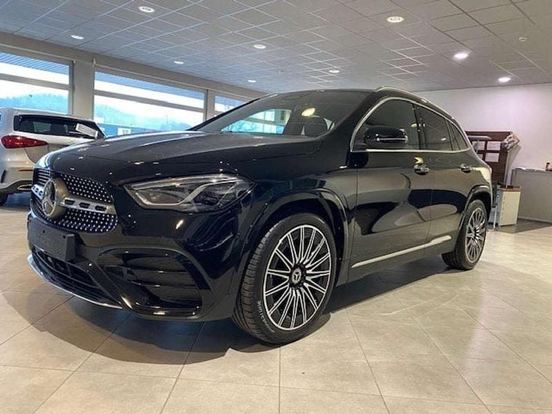 Nero Nuova 2026 Mercedes GLA180 Advanced Plus SUV | 45.900 € (Buon prezzo) - Immagine 1/4