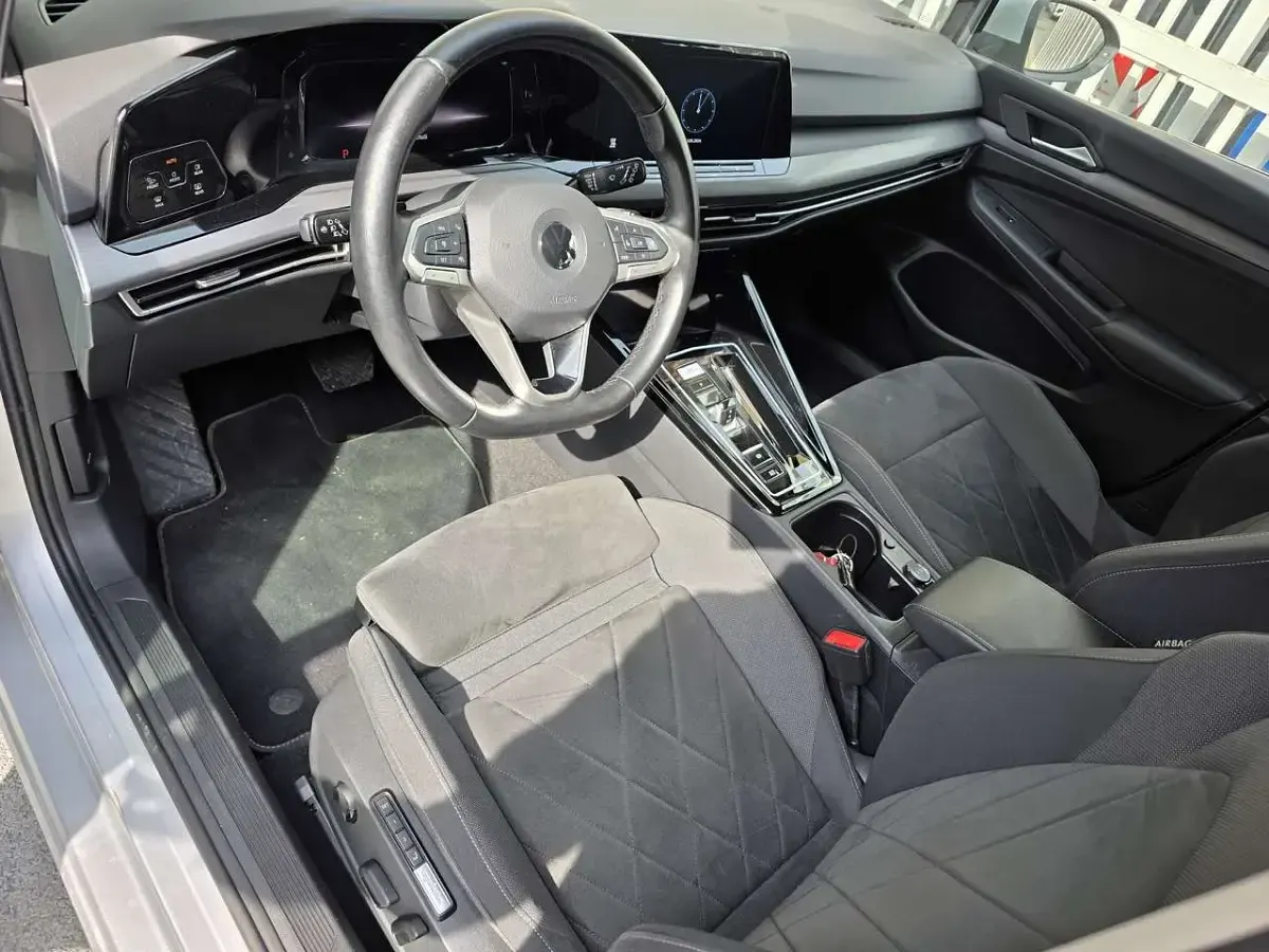 Usata VW Golf VIII Style 150 CV (110 kW) 2022 Argento Berlina