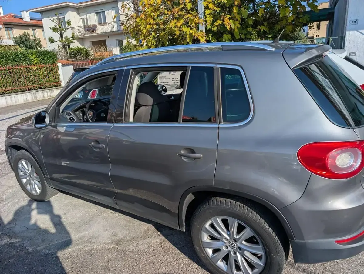 Usata VW Tiguan Sport 140 CV (102 kW) 2008 Grigio SUV