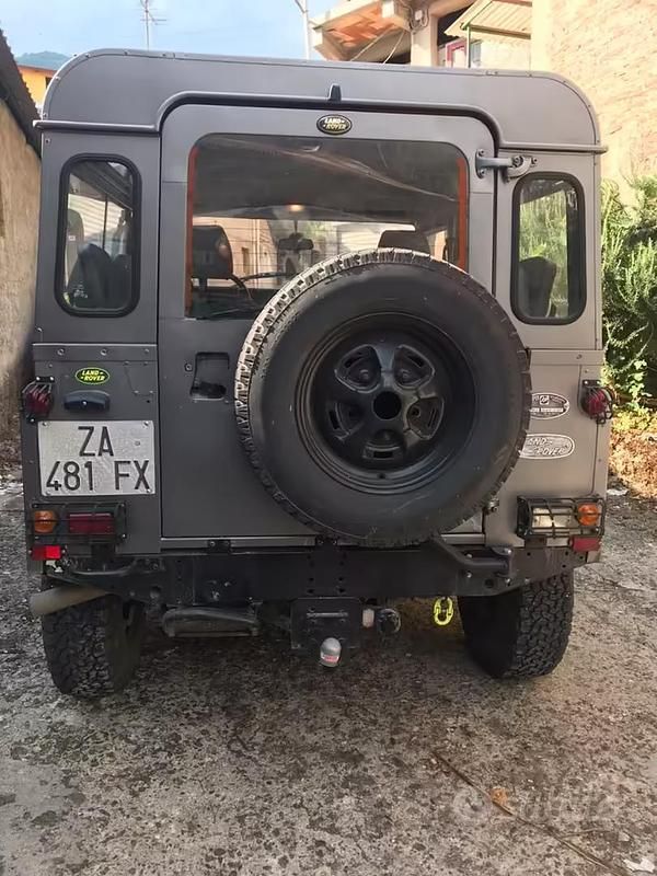 Usado Land Rover Defender 86 CV (63 kW) 1998 Negro Descapotable