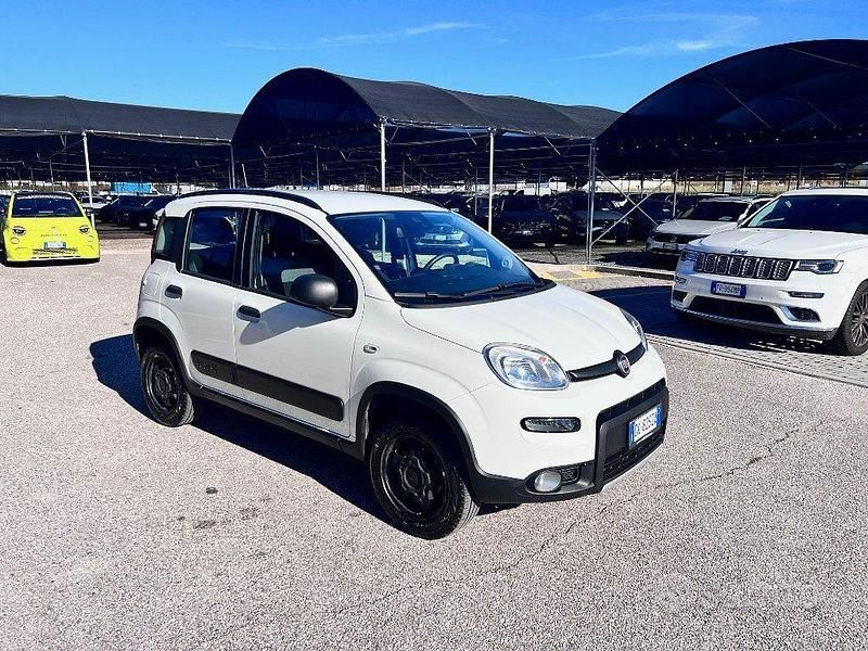 Usata Fiat Panda 4x4 Wild 85 CV (62 kW) 2022 Bianco Utilitaria