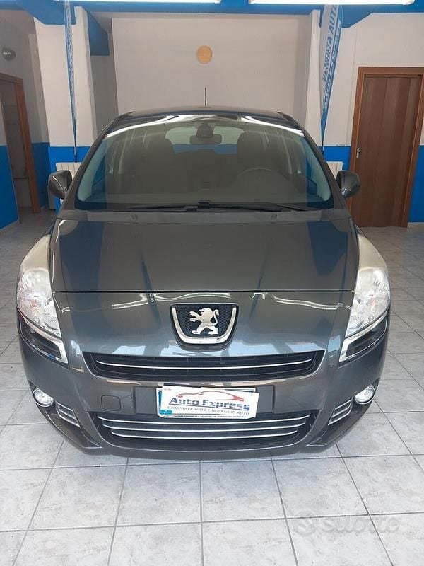 Usata Peugeot 5008 115 CV (84 kW) 2013 Grigio Monovolume