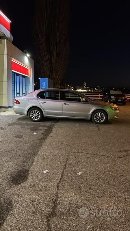 Grigio Usata 2009 Skoda Superb Tre volumi | 5800 € - Immagine 1/4