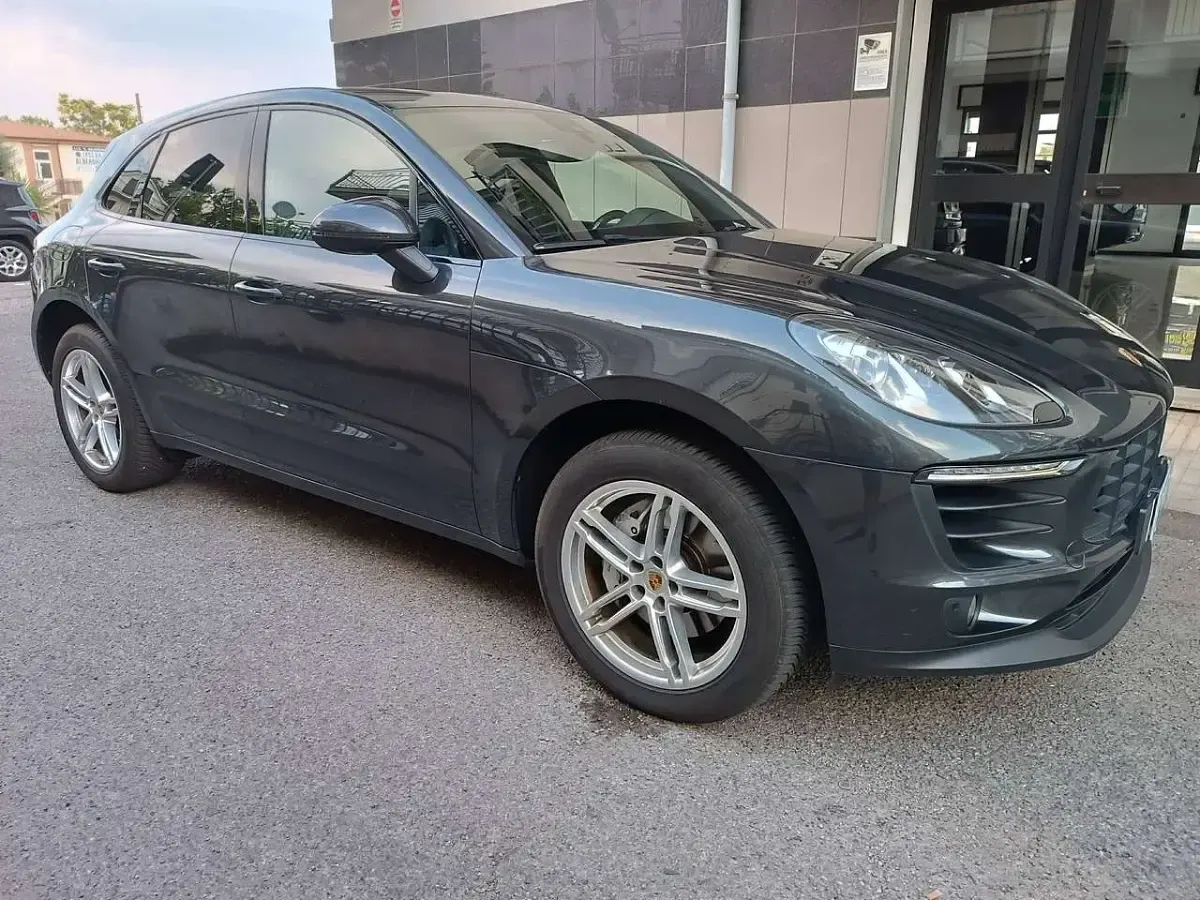 Usata Porsche Macan 258 CV (189 kW) 2016 Grigio vulcano SUV