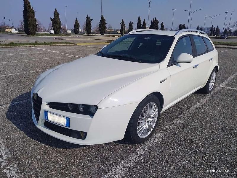 Bianco Usata 2011 Alfa Romeo 159 Progression Station wagon | 4500 € (Cara) - Immagine 1/4