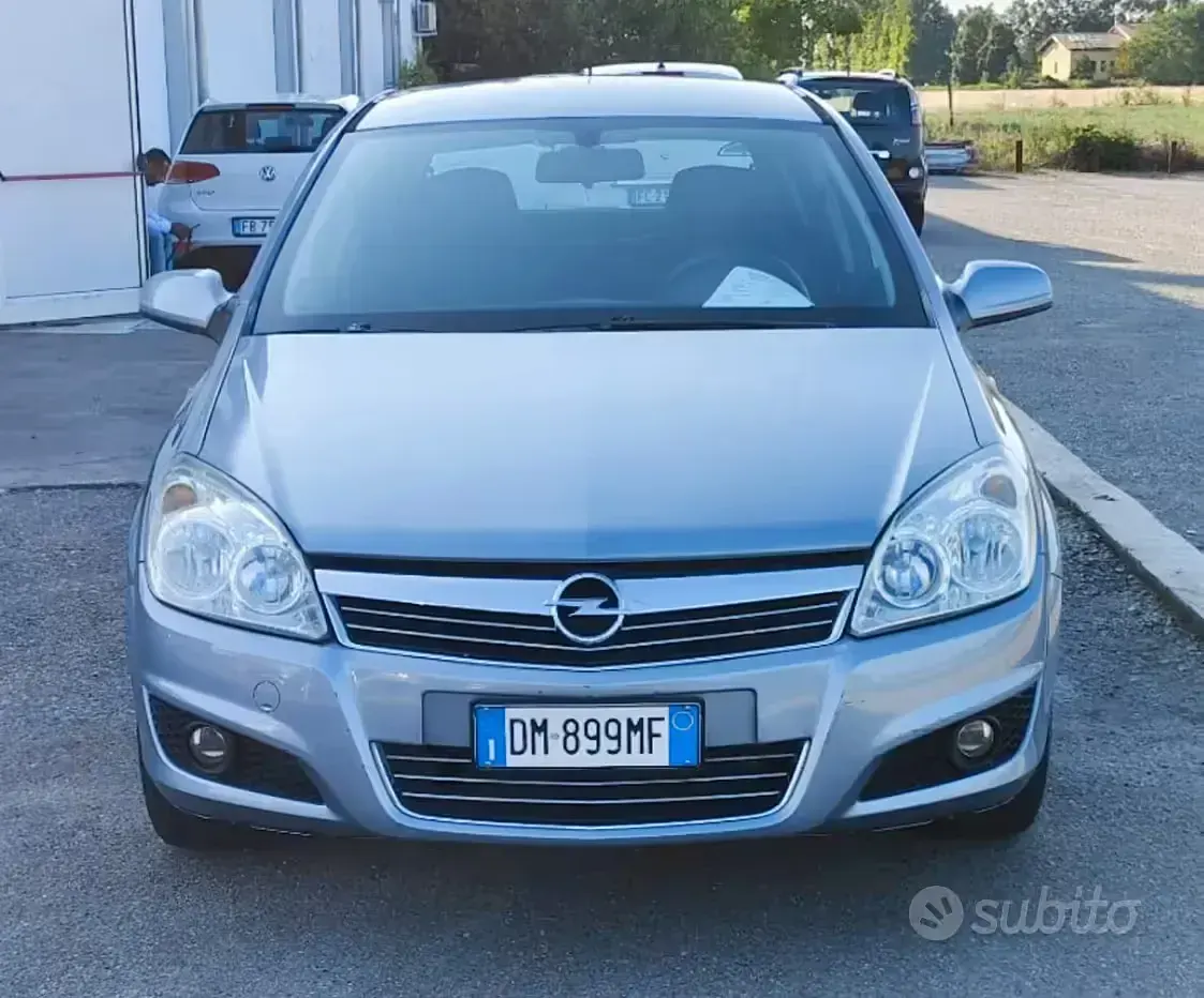 Usata Opel Astra Cosmo 115 CV (84 kW) 2008 Grigio Berlina