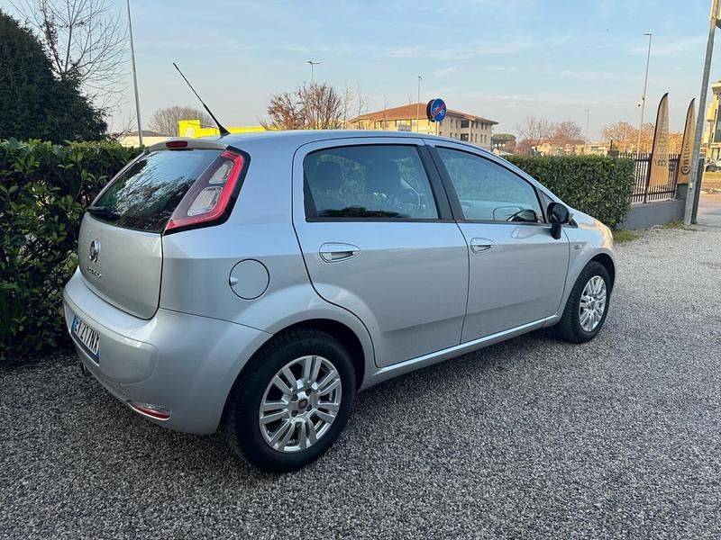 Usata Fiat Punto Lounge 69 CV (50 kW) 2014 Argento Berlina