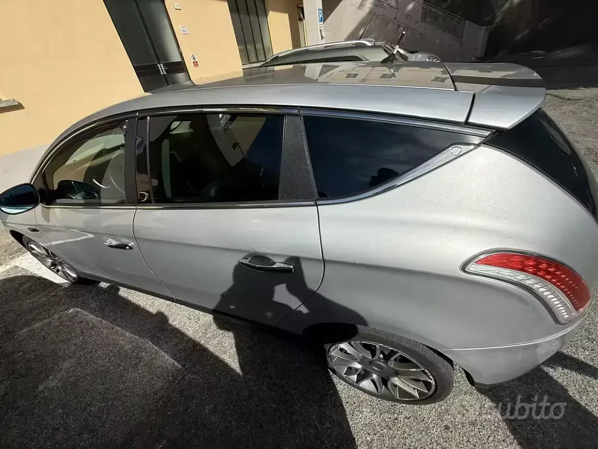 Usata Lancia Delta 120 CV (88 kW) 2008 Grigio Utilitaria