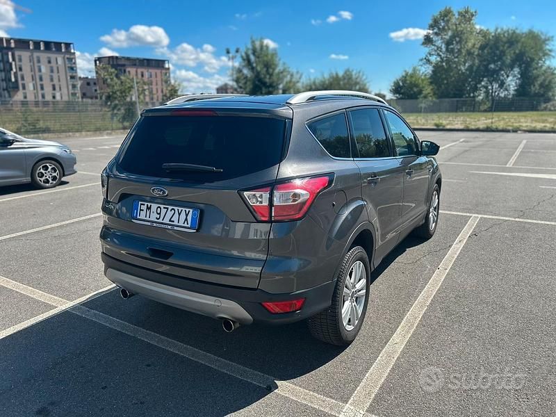 Usata Ford Kuga Business Edition 120 CV (88 kW) 2017 Grigio SUV