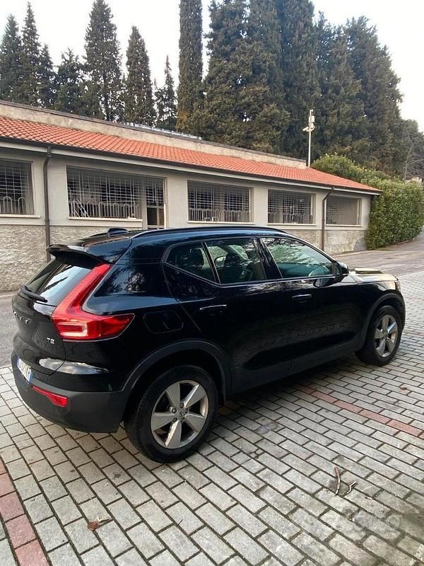 Usata Volvo XC40 Momentum 129 CV (94 kW) 2022 Nero SUV