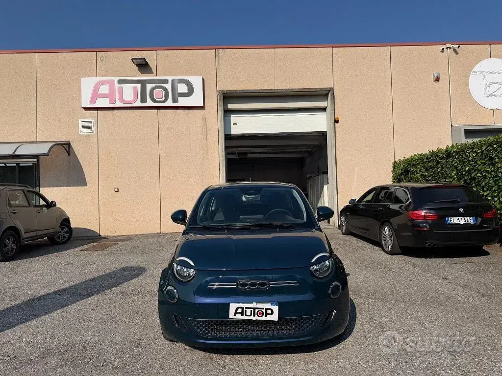 Usata Fiat 500e Action 42 kW (58 CV) 2020 Bluazzurro Berlina
