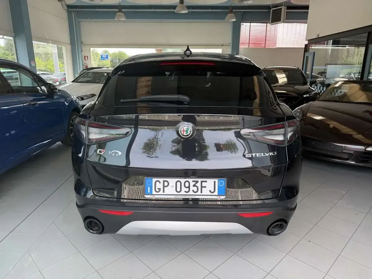 Usata Alfa Romeo Stelvio Super 209 CV (153 kW) 2023 Nero SUV