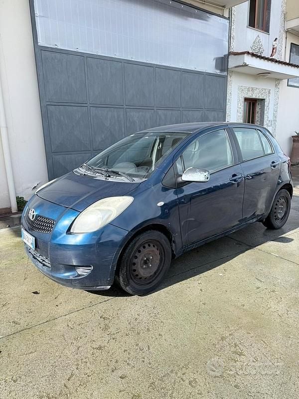 Usata Toyota Yaris Sol 69 CV (50 kW) 2007 Blu Utilitaria