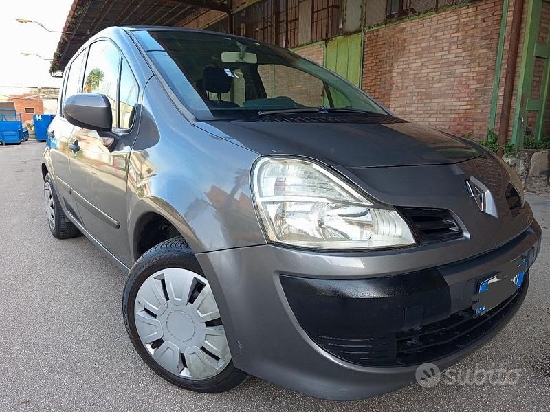 Grigio Usata 2010 Renault Modus Monovolume | 1499 € (Ottimo prezzo) - Immagine 1/4